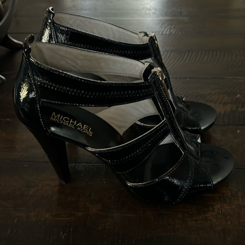 Michael Kors 8.5 black heels dress shoes